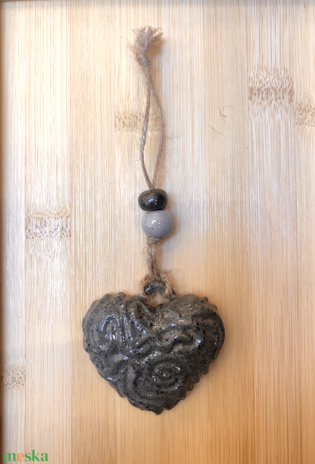 Kerámia szív függő - szürke - otthon & életmód - dekoráció - fali és függő dekoráció - függődísz - Meska.hu