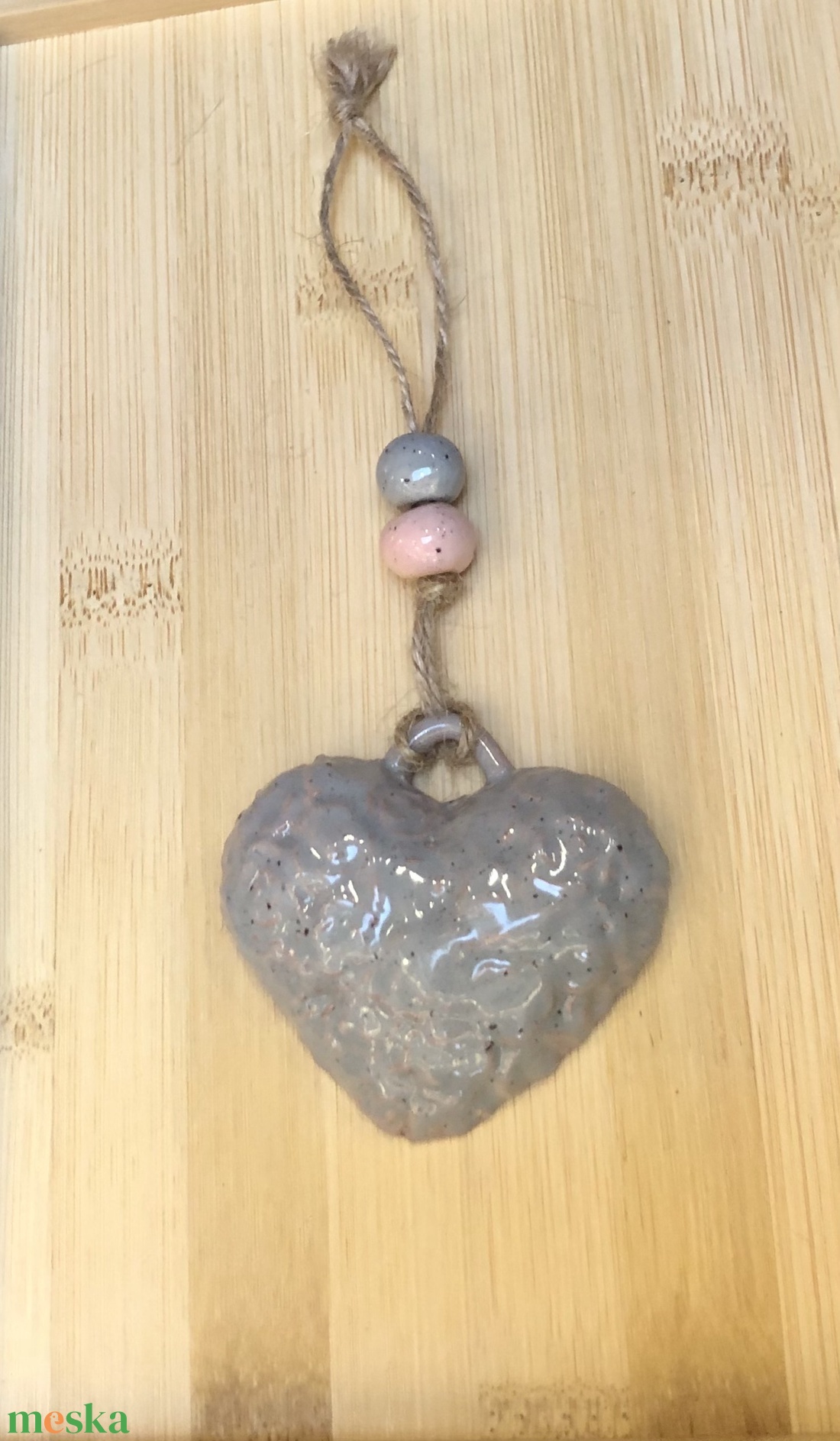 Kerámia szív függő - szürke  - otthon & életmód - dekoráció - fali és függő dekoráció - függődísz - Meska.hu