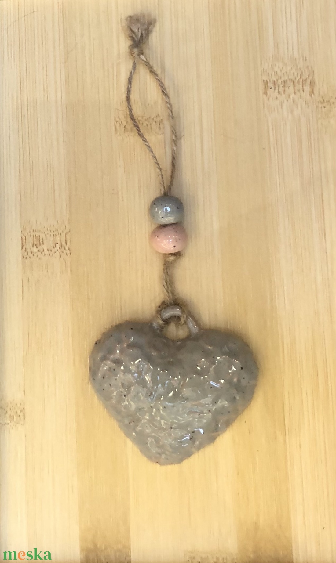 Kerámia szív függő - szürke  - otthon & életmód - dekoráció - fali és függő dekoráció - függődísz - Meska.hu