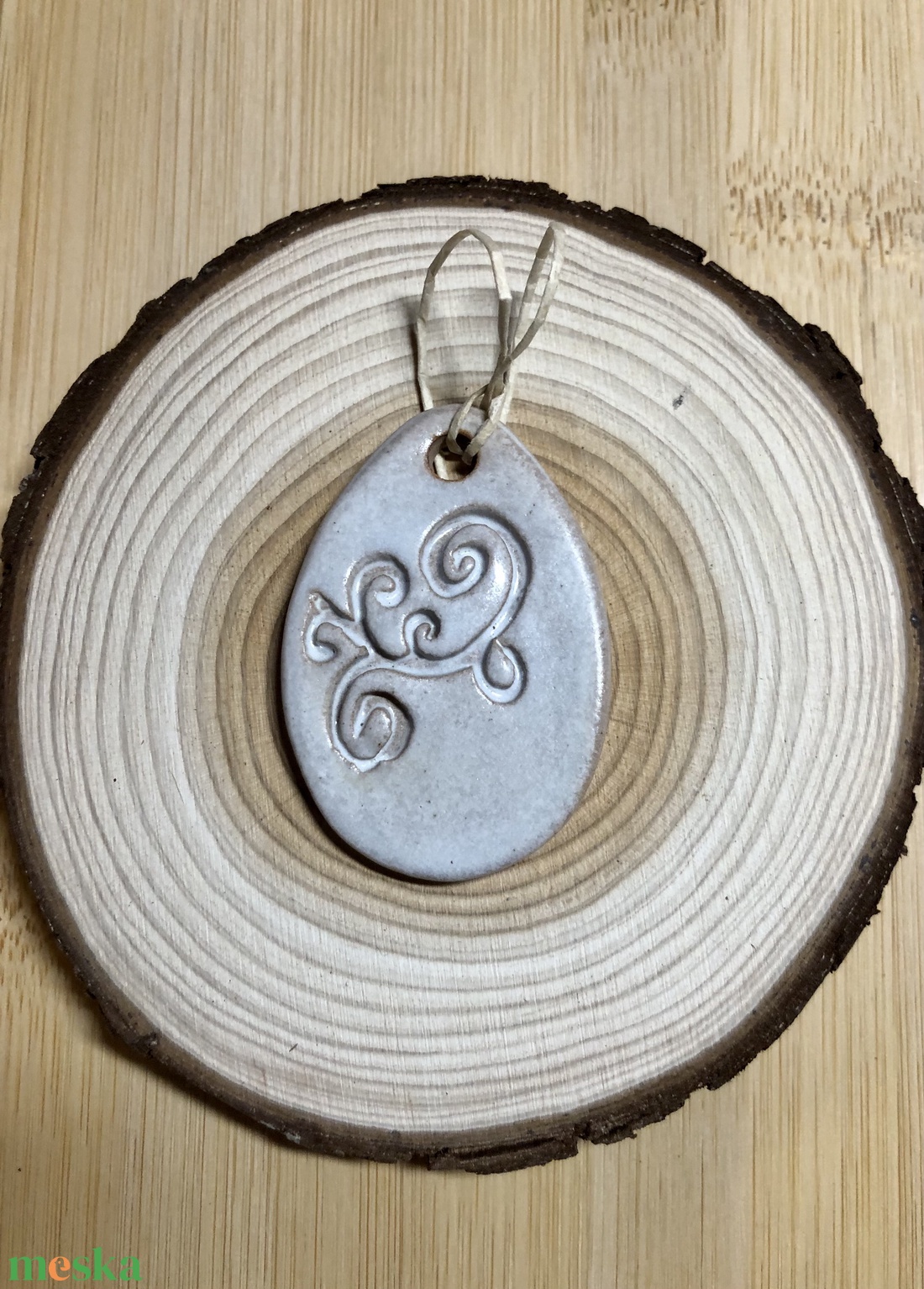 Gyöngyház fehér tojás függő dísz - otthon & életmód - dekoráció - dísztárgy - Meska.hu