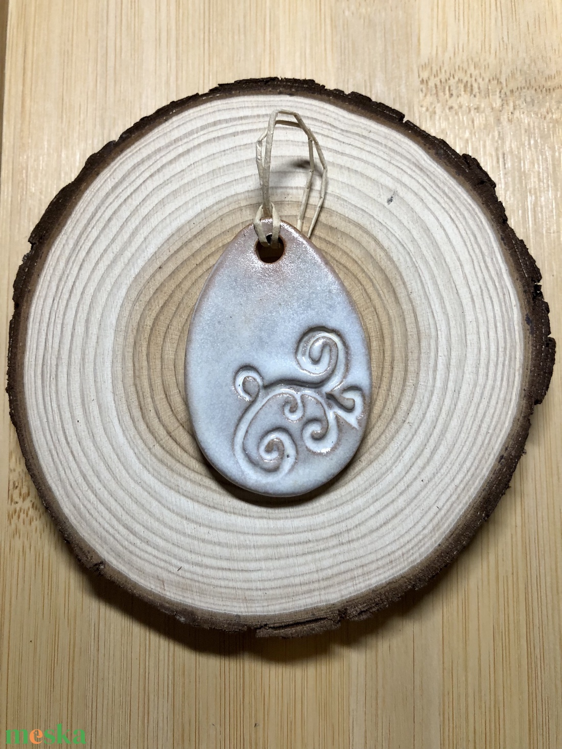 Gyöngyház fehér tojás függő dísz - otthon & életmód - dekoráció - dísztárgy - Meska.hu