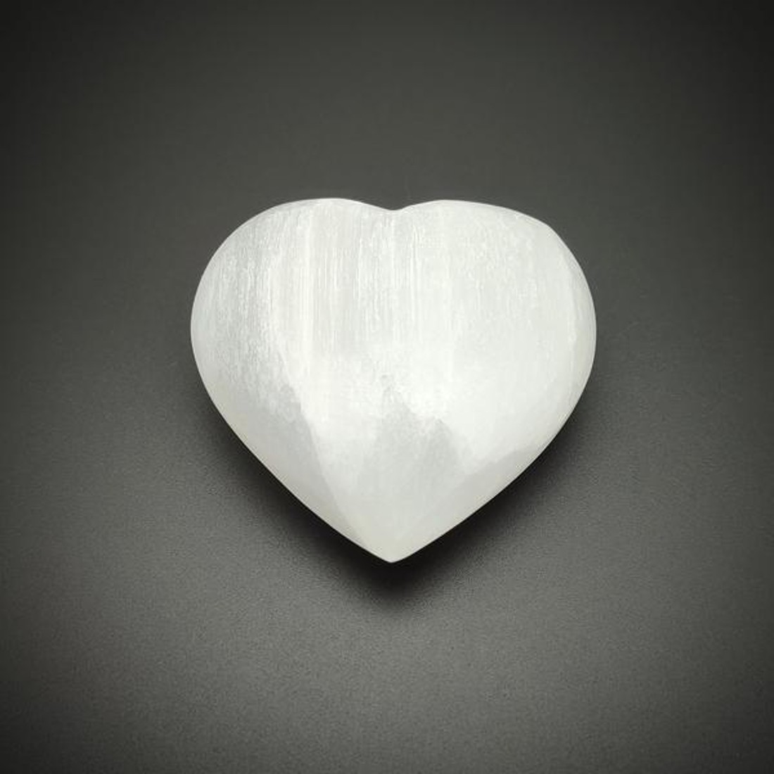 Szelenit szív ásvány fehér marokkói szelenit dísz 8�9 cm - kellékek & szerszámok - ásvány alapanyag - Meska.hu