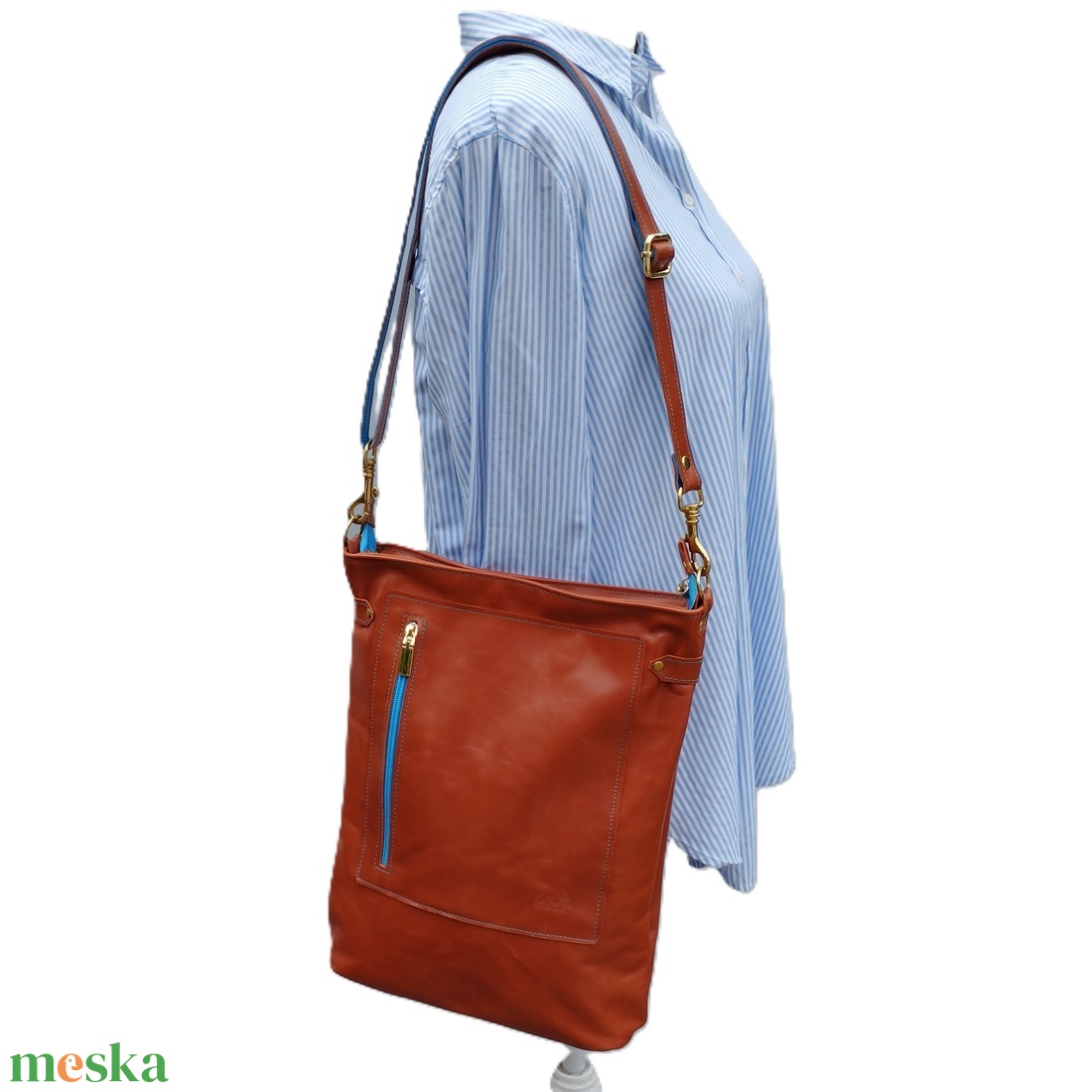 Konyakbarna bőr válltáska kék részletekkel City M 038 - táska & tok - variálható táska - Meska.hu