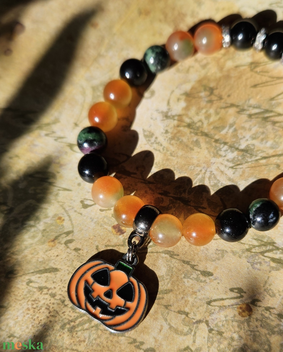 Tök medálos ásvány karkötő - otthon & életmód - dekoráció - halloween - halloweeni ékszerek - Meska.hu