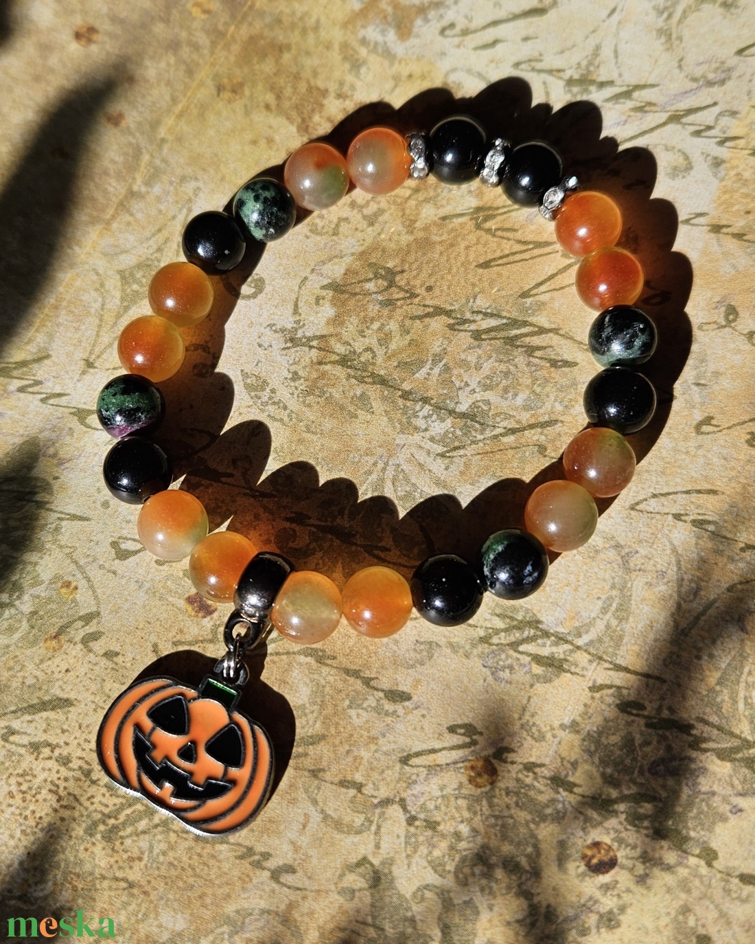 Tök medálos ásvány karkötő - otthon & életmód - dekoráció - halloween - halloweeni ékszerek - Meska.hu