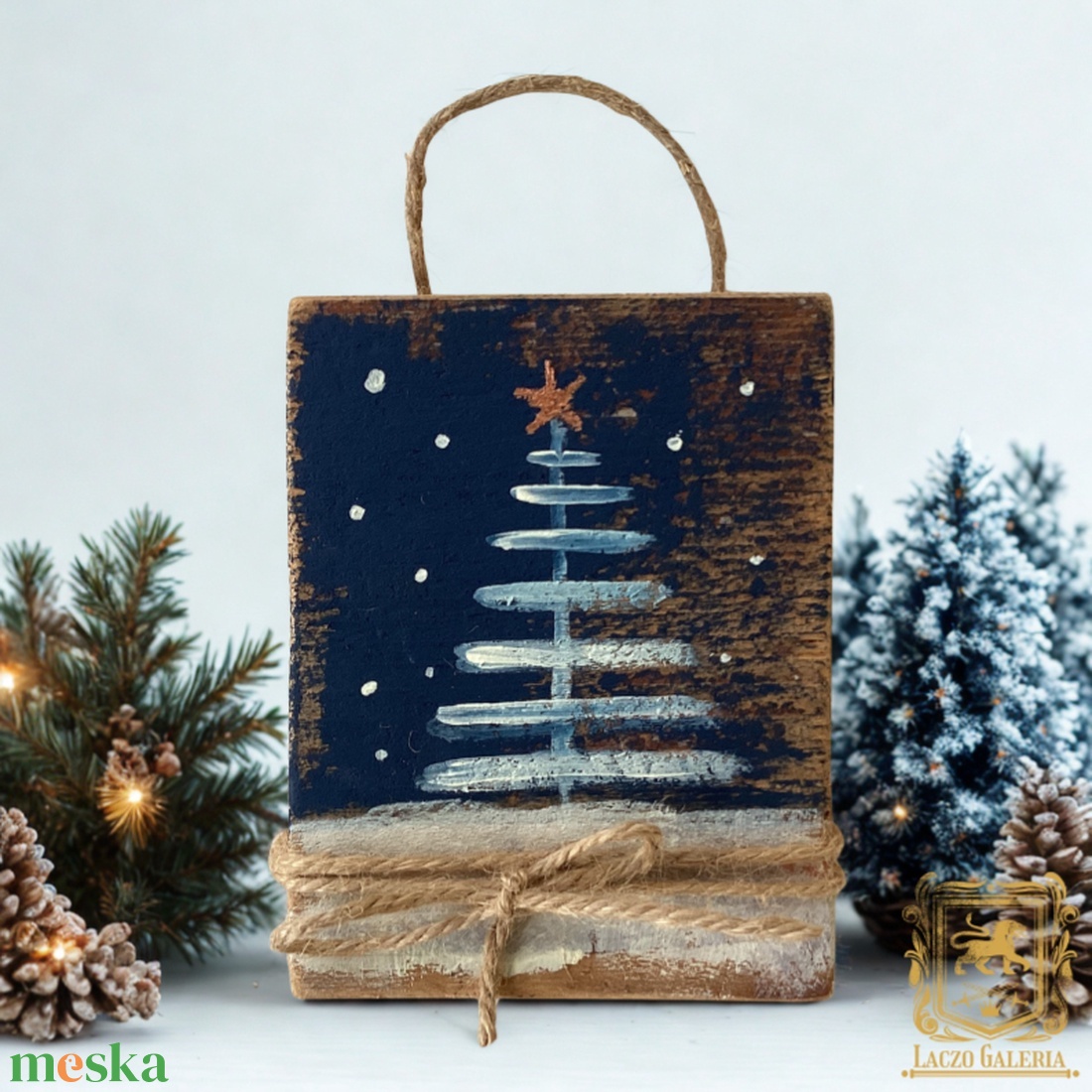 Kiskarácsony - Rusztikus Festett Fatábla - Falra akasztható - Ajándék ötlet - Karácsonyfa - Karácsony - otthon & életmód - dekoráció - fali és függő dekoráció - falra akasztható dekor - Meska.hu