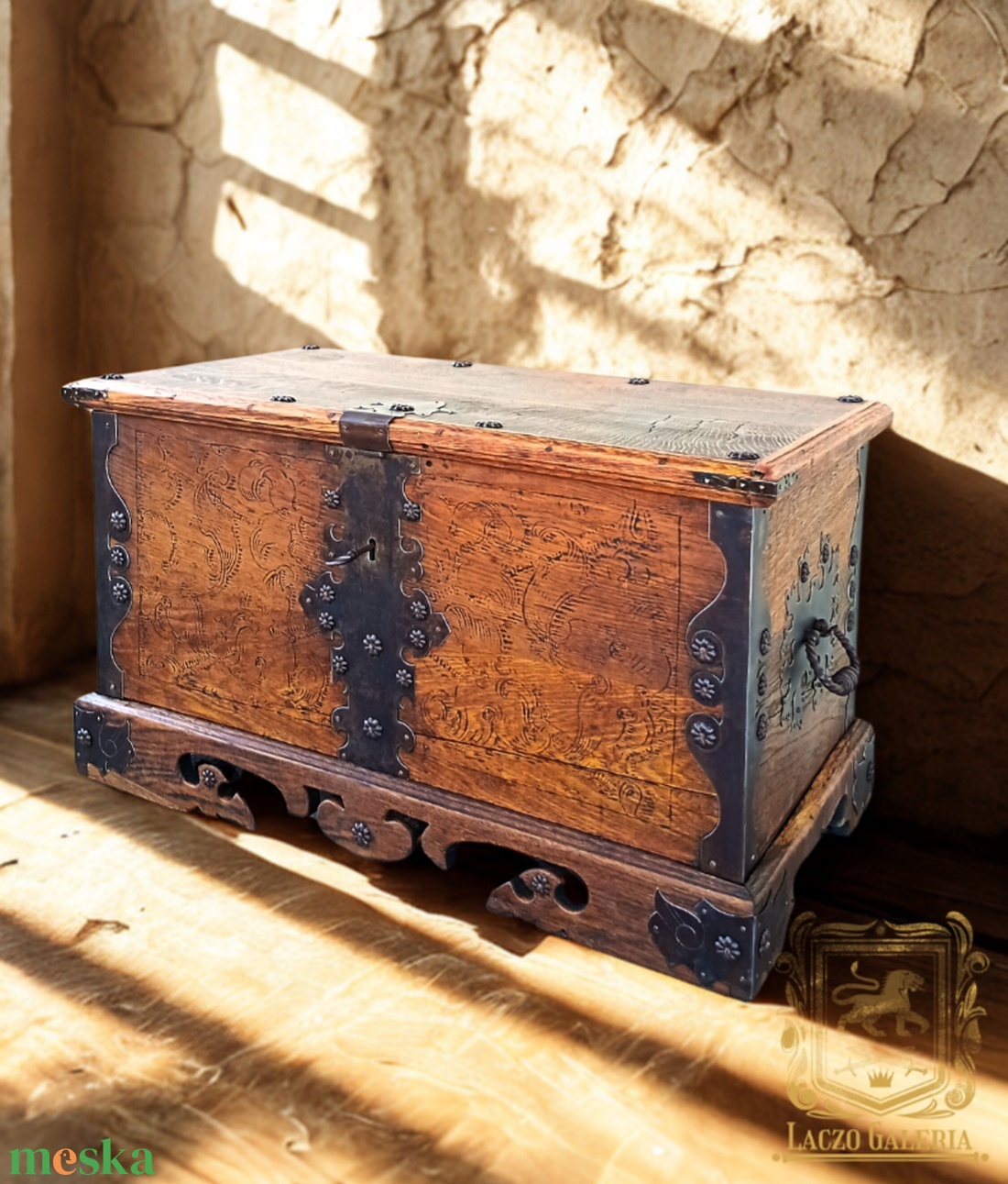 Antik tömör tölgyfaláda, kovácsolt vasalattal az 1800-as évekből - Kincsesláda - otthon & életmód - tárolás & rendszerezés - láda - Meska.hu