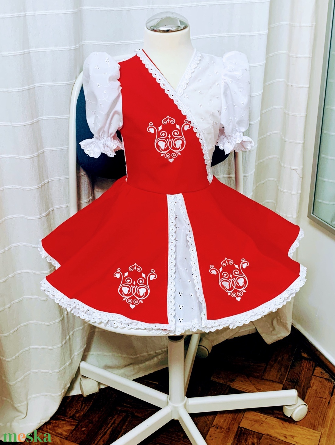 Hímzett, pörgős, egyedi, saját tervezésű alkalmi ruha - ruha & divat - gyerekruha - ruha - Meska.hu