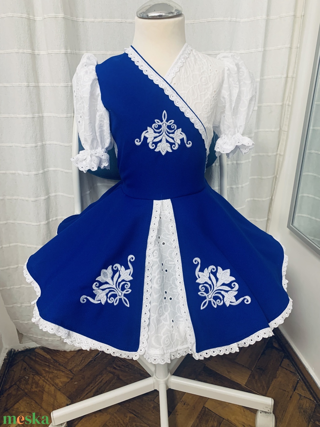 Hímzett, pörgős, egyedi, saját tervezésű alkalmi ruha - ruha & divat - gyerekruha - ruha - Meska.hu