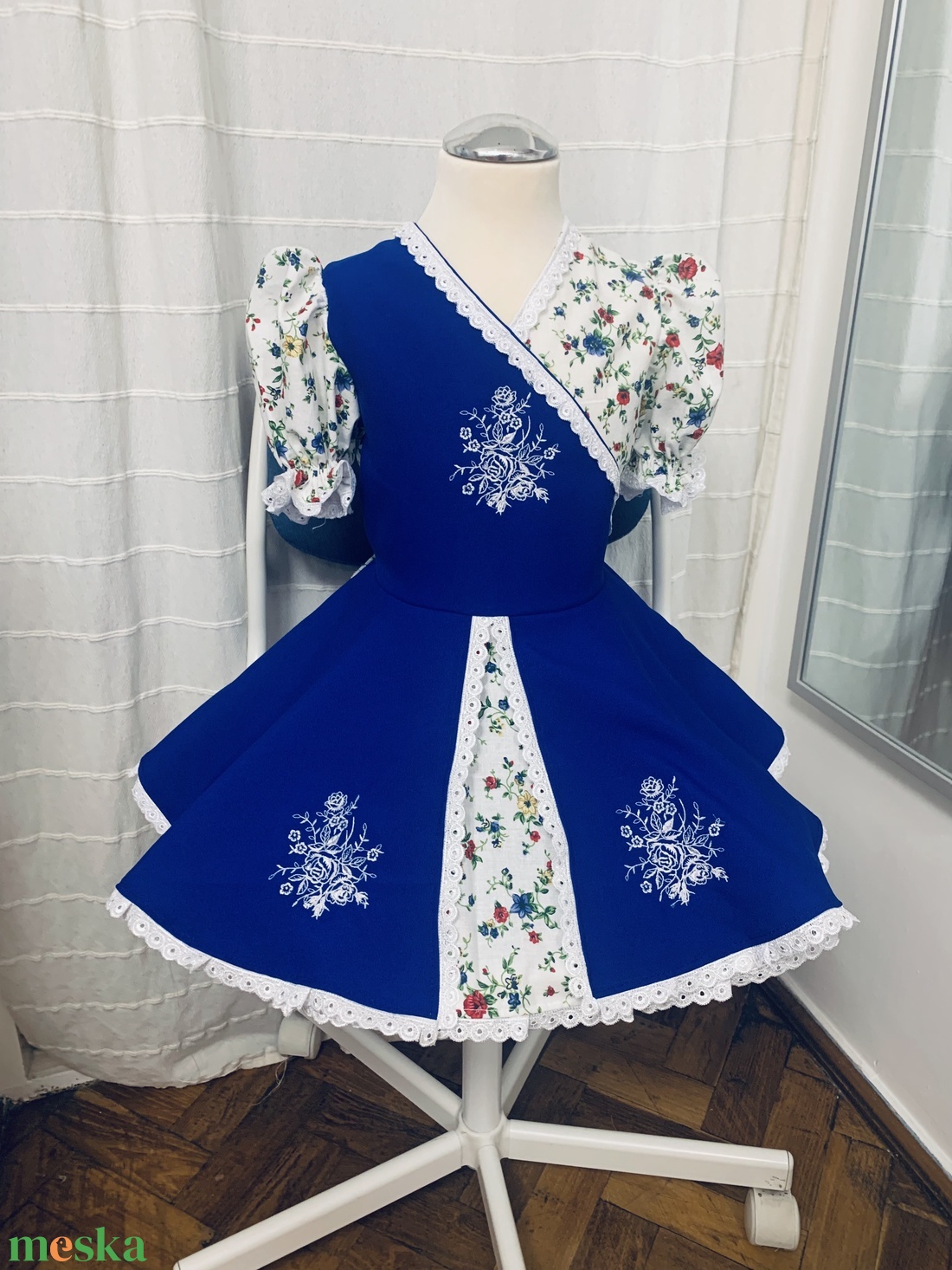 Hímzett, pörgős, egyedi, saját tervezésű alkalmi ruha - ruha & divat - gyerekruha - ruha - Meska.hu