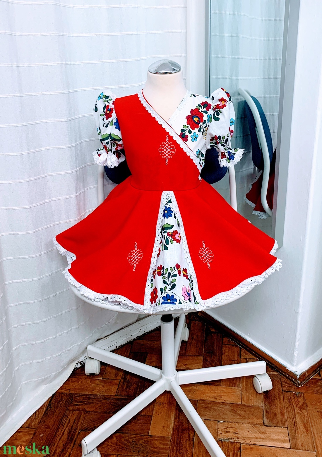 Hímzett, pörgős, egyedi, saját tervezésű alkalmi ruha - ruha & divat - gyerekruha - ruha - Meska.hu