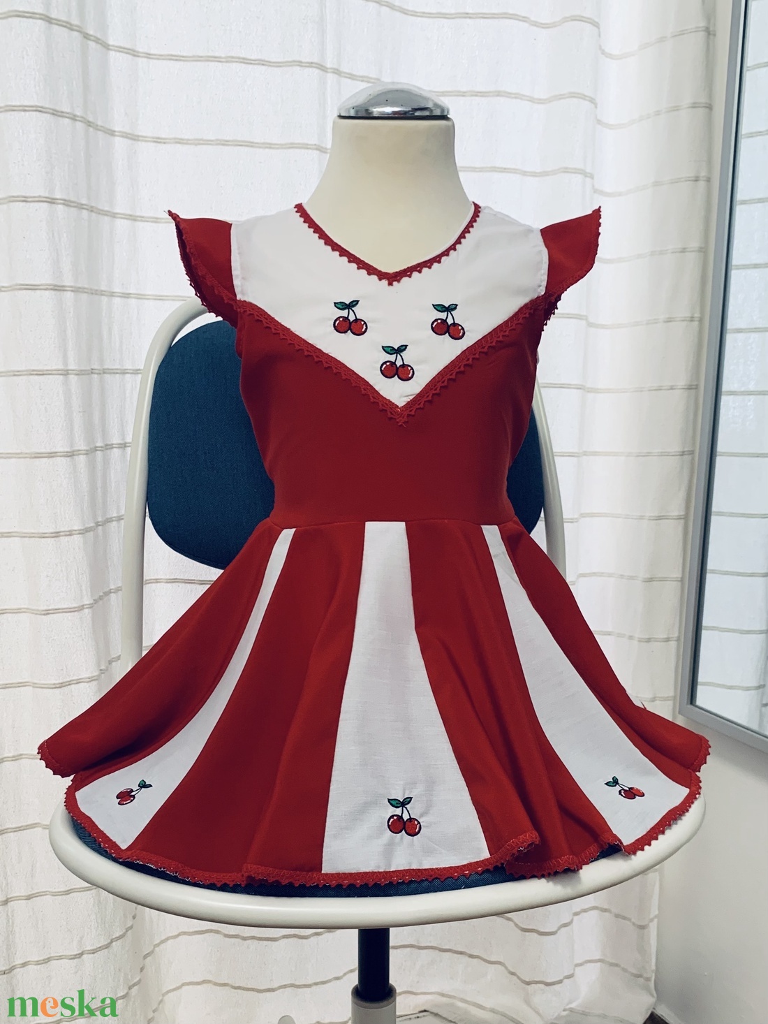 Hímzett cseresznyés piros kislány ruha - ruha & divat - gyerekruha - ruha - Meska.hu