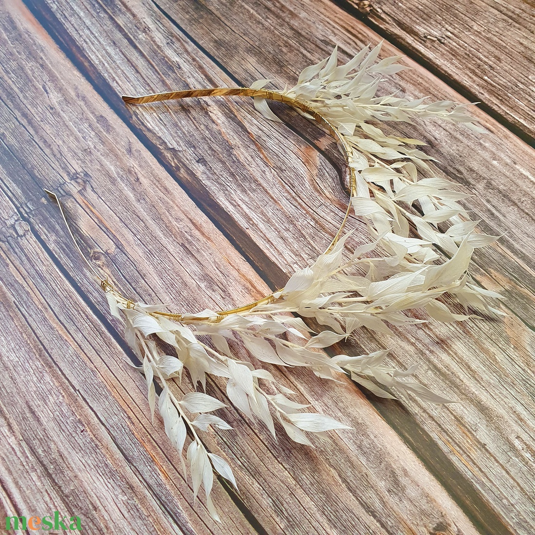 Menyasszonyi szárazvirág hajpánt, szárazvirággal, fehér ruscusszal esküvőre - esküvő - hajdísz - hajpánt - Meska.hu