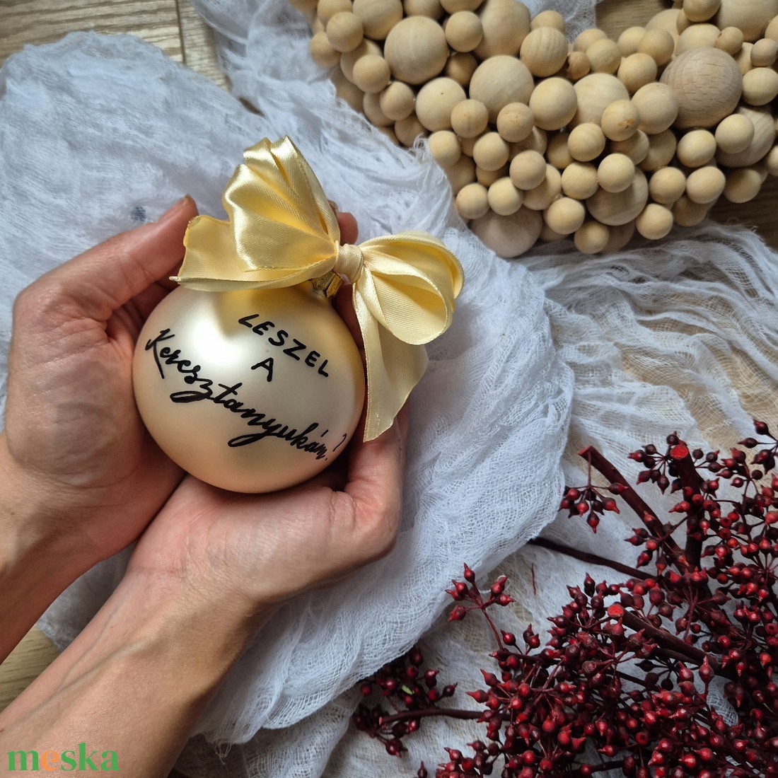 Egyedi feliratú karácsonyfa gömb karácsonyra, esküvőre, felkérőnek, céges ajándékként, bármilyen színvilágban - karácsony - karácsonyi lakásdekoráció - karácsonyfadíszek - Meska.hu