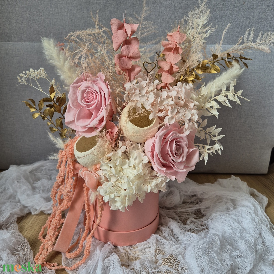 Virágbox Anyák napjára, szülőköszöntőre, szárazvirágokkal és tartósított örökrózsával - otthon & életmód - virágdekoráció - virágok - virágbox - Meska.hu