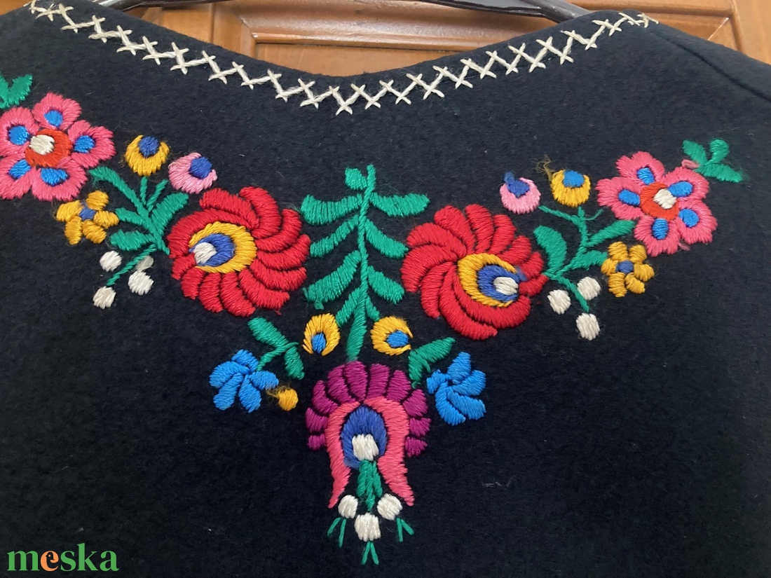 Kézzel hímzett kalocsai mellény � hibátlan állapotban - ruha & divat - női ruha - mellény - Meska.hu
