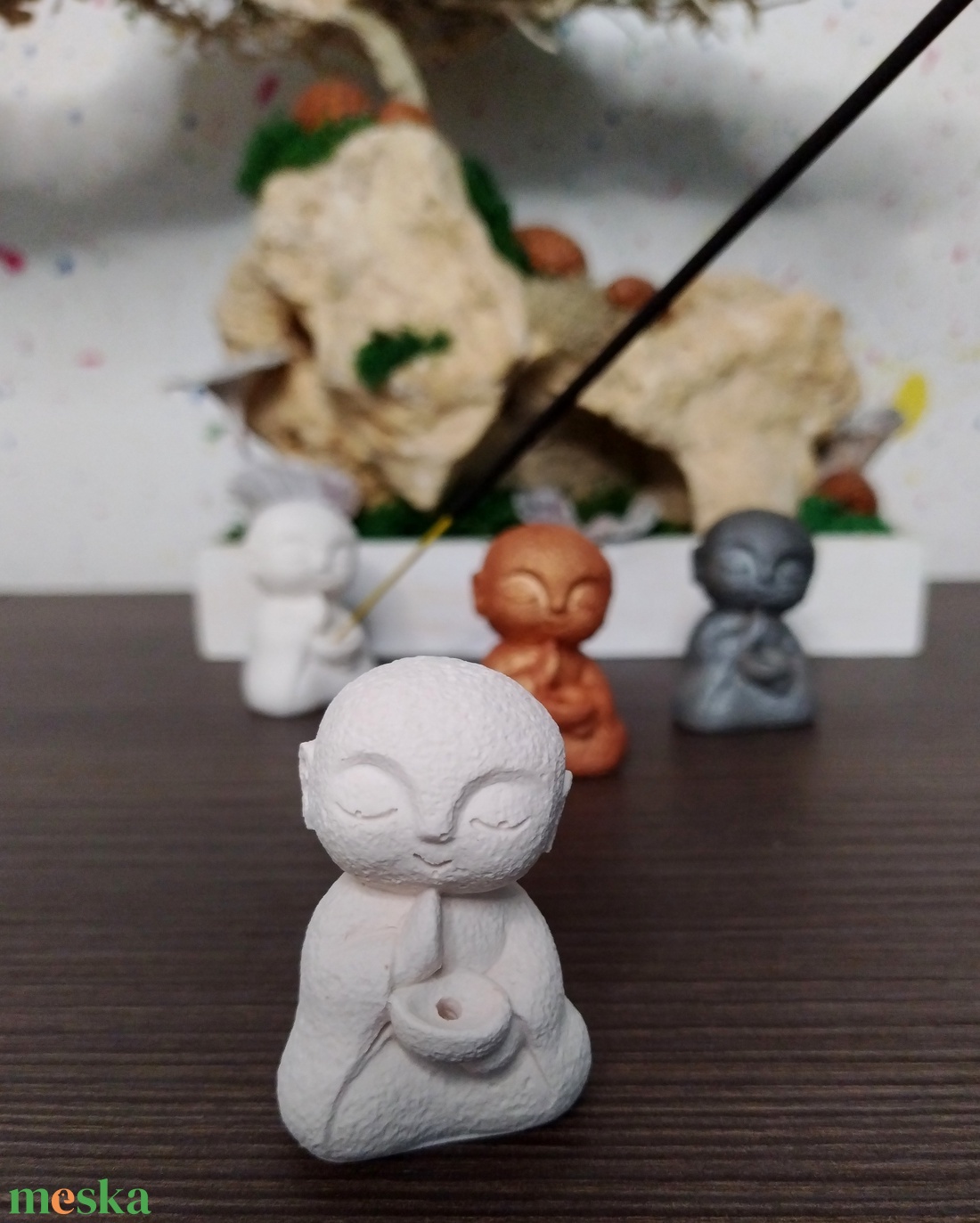 Jesmonite szerzetes füstölőtartó - kézzel öntött, környezetbarát lakásdekor - otthon & életmód - dekoráció - spiritualitás - füstölő és füstölőtartó - Meska.hu