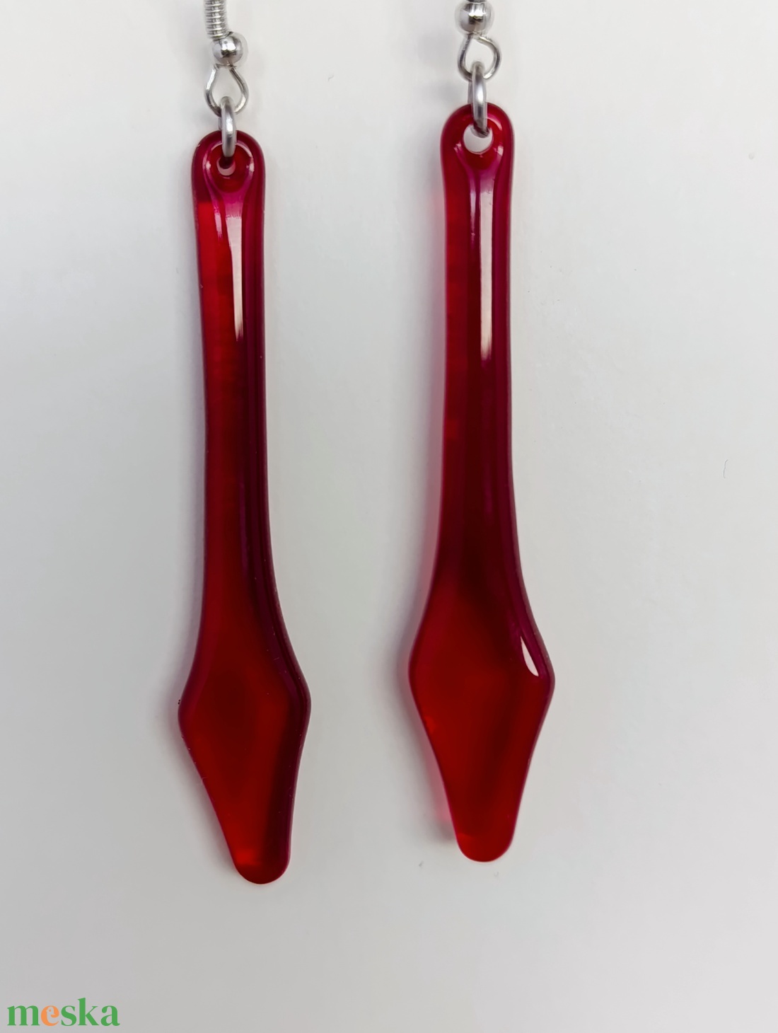Áttetsző vörös különleges fülbevaló - ékszer - fülbevaló - lógó fülbevaló - Meska.hu