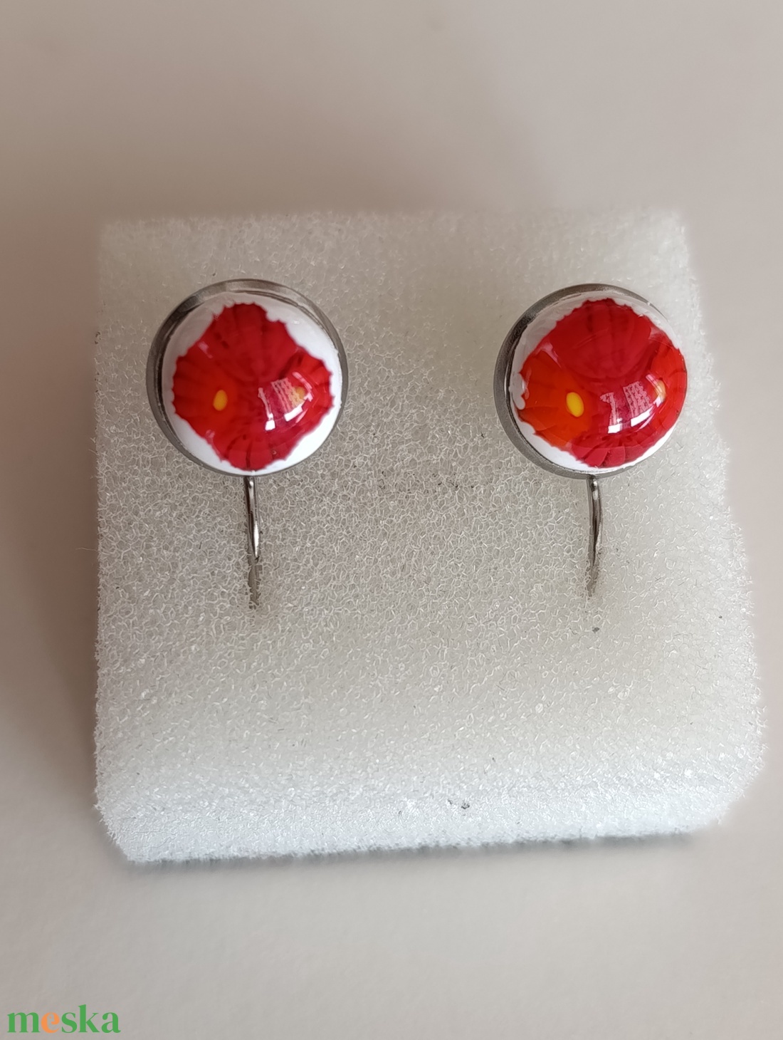 Virágos fülbevaló csodás színekkel fehér alapon - ékszer - fülbevaló - lógós kerek fülbevaló - Meska.hu