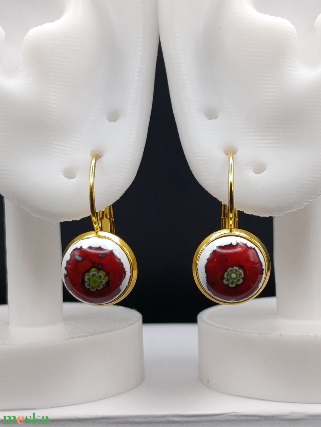  Piros virág fehér alapon - ékszer - fülbevaló - lógó fülbevaló - Meska.hu