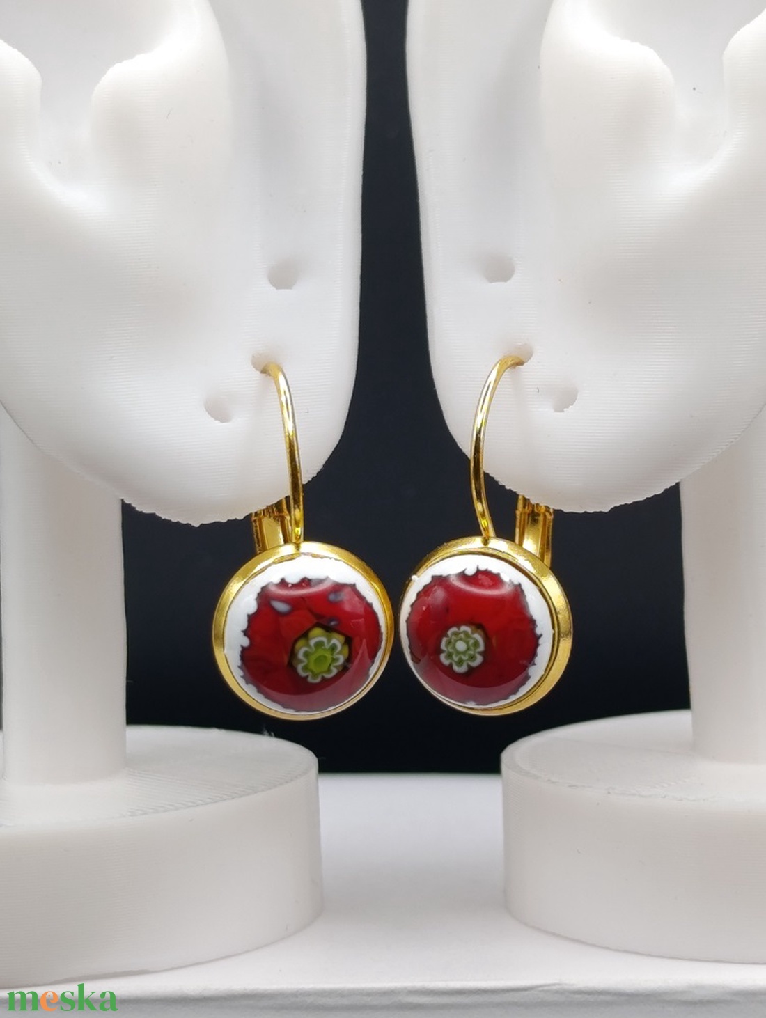  Piros virág fehér alapon - ékszer - fülbevaló - lógó fülbevaló - Meska.hu