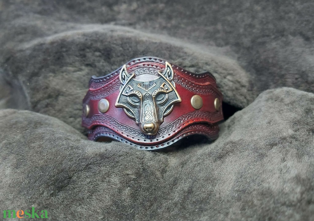 Marhabőr Farkas fejes Karkötő  - ékszer - karkötő - charm karkötő - Meska.hu