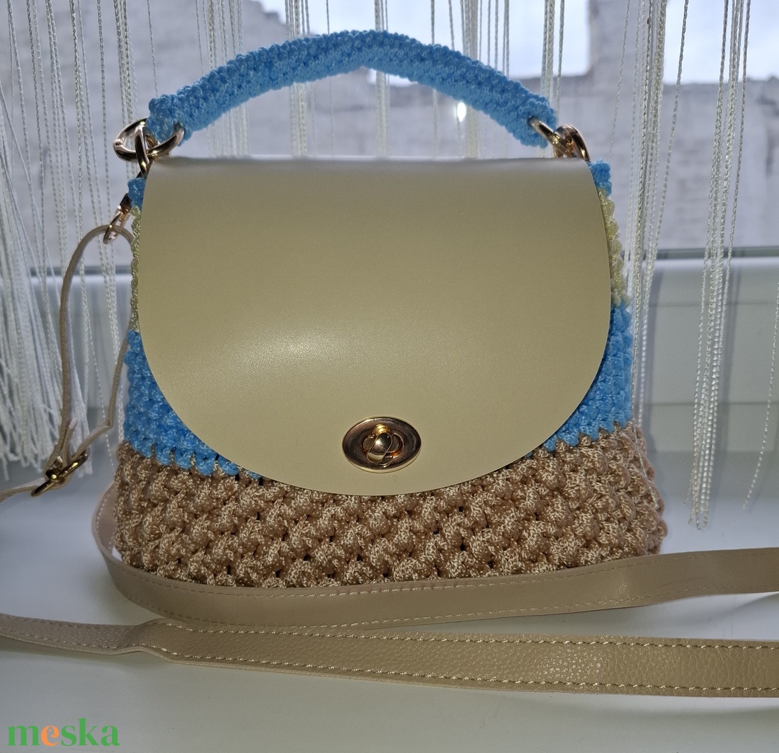 La Nelly  Capri Breeze  kézzel horgolt bézskéksárga kézitáska arany szerelékkel - táska & tok - kézitáska & válltáska - kézitáska - Meska.hu