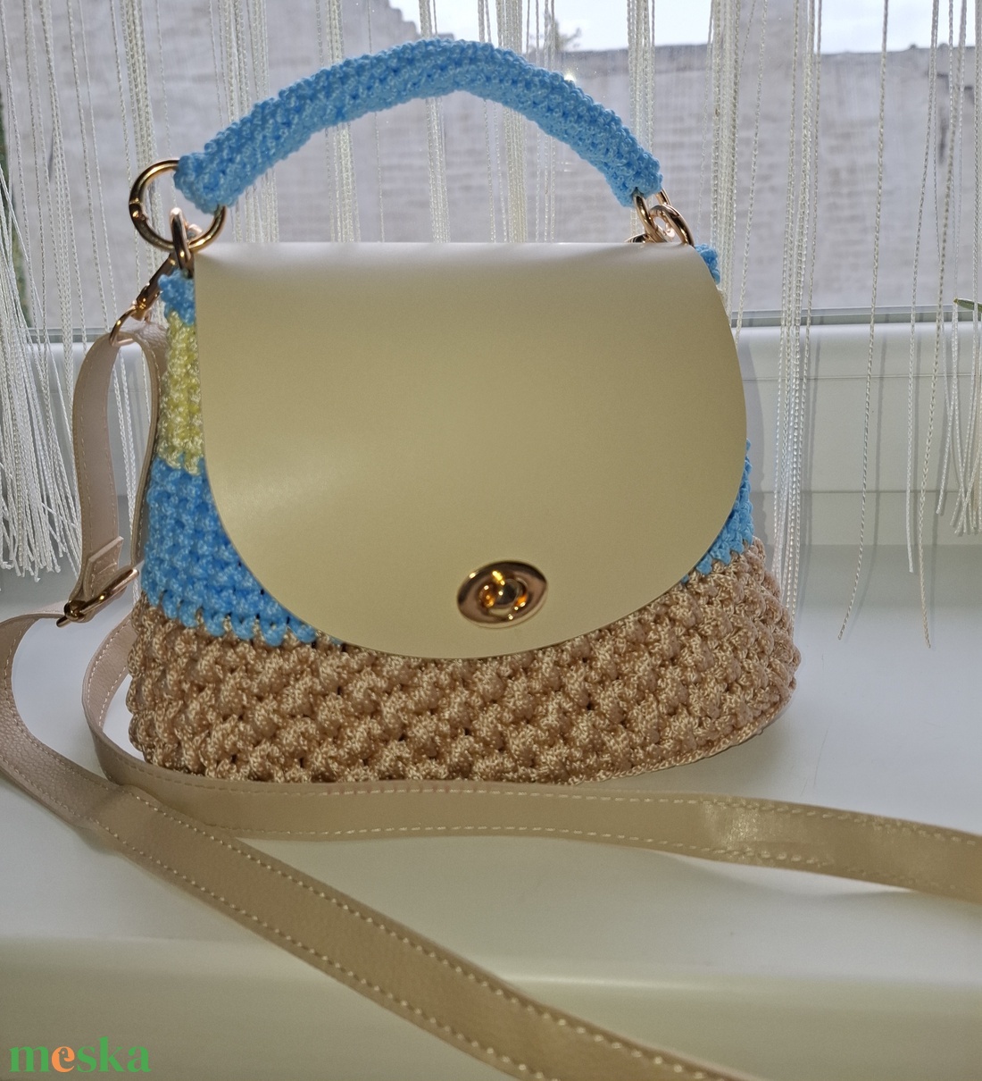 La Nelly  Capri Breeze  kézzel horgolt bézskéksárga kézitáska arany szerelékkel - táska & tok - kézitáska & válltáska - kézitáska - Meska.hu