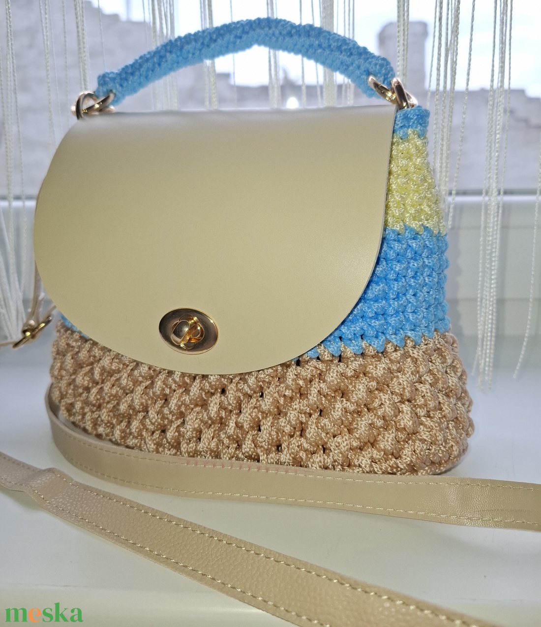 La Nelly  Capri Breeze  kézzel horgolt bézskéksárga kézitáska arany szerelékkel - táska & tok - kézitáska & válltáska - kézitáska - Meska.hu