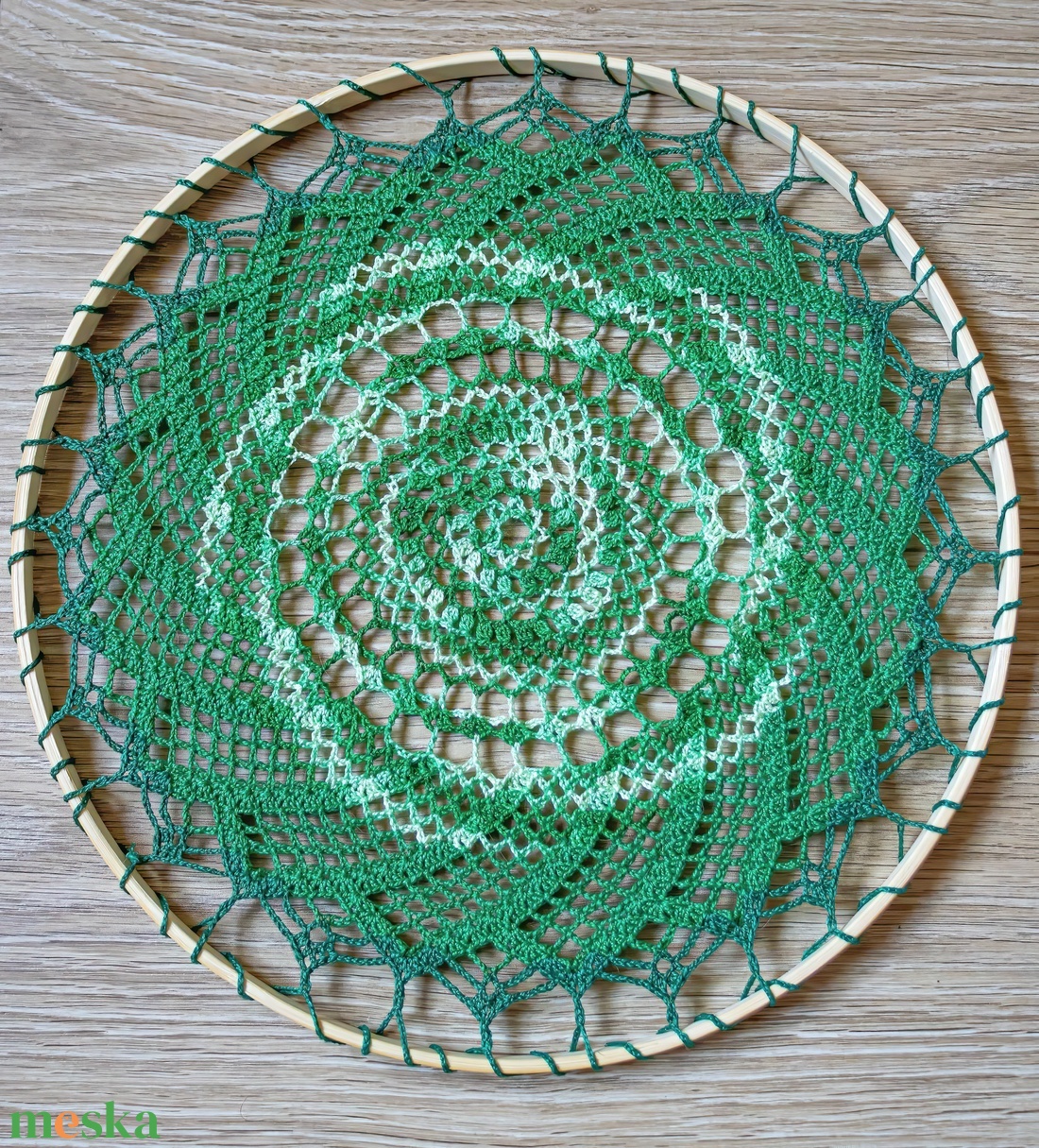 Zöld színátmenetes mandala 30 cm-es - otthon & életmód - dekoráció - ajtó- és ablak dekoráció - ablakdísz - Meska.hu Zöld színátmenetes mandala 30 cm-es - otthon & életmód - dekoráció - ajtó- és ablak dekoráció - ablakdísz - Meska.hu