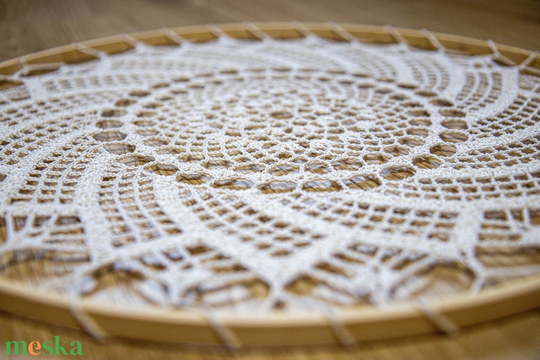 Hófehér horgolt mandala 40 cm - otthon & életmód - dekoráció - fali és függő dekoráció - függődísz - Meska.hu
