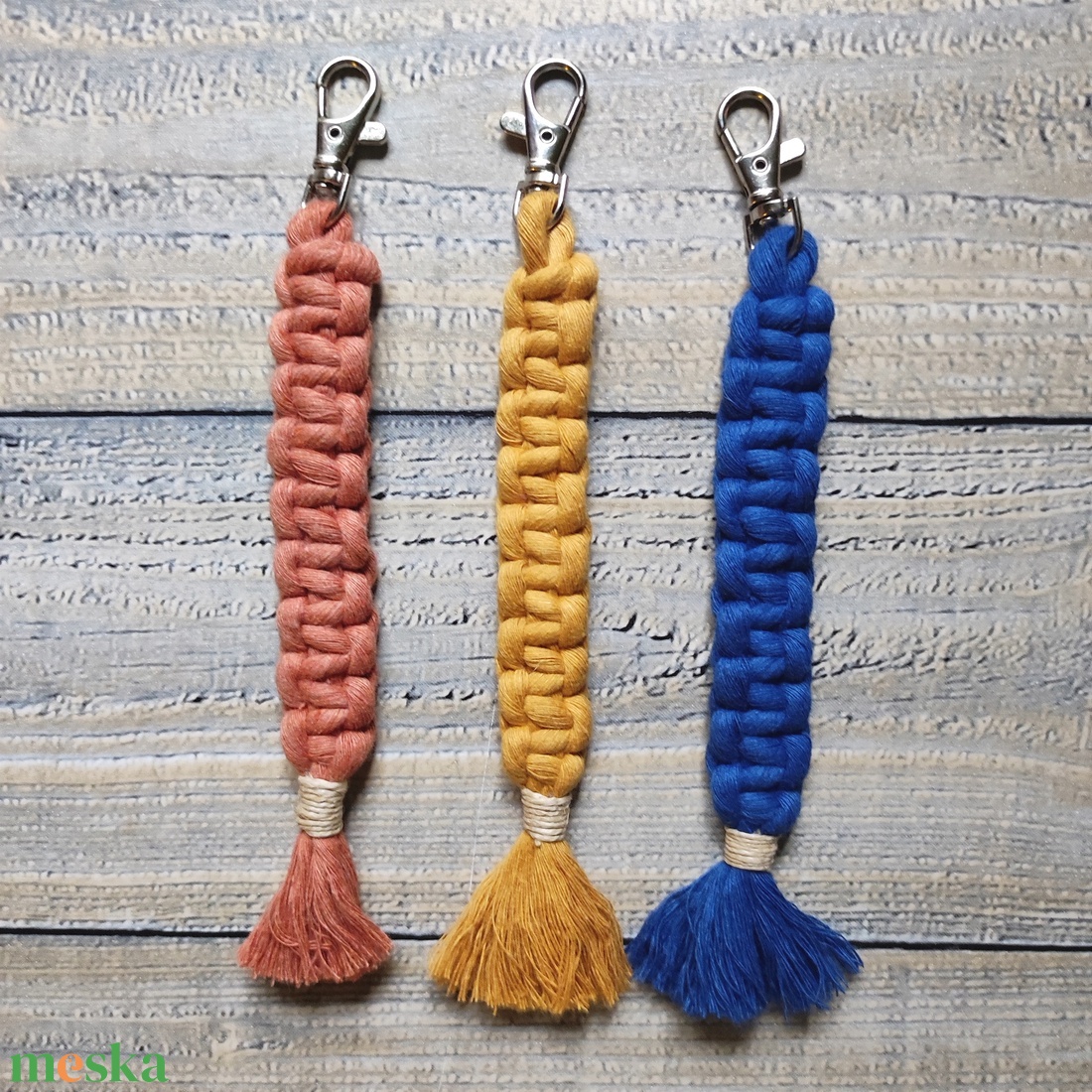 DIY: Készíts 4 makramé kulcstartót újrahasznosított pamutfonalból! - diy (csináld magad) - egységcsomag - Meska.hu