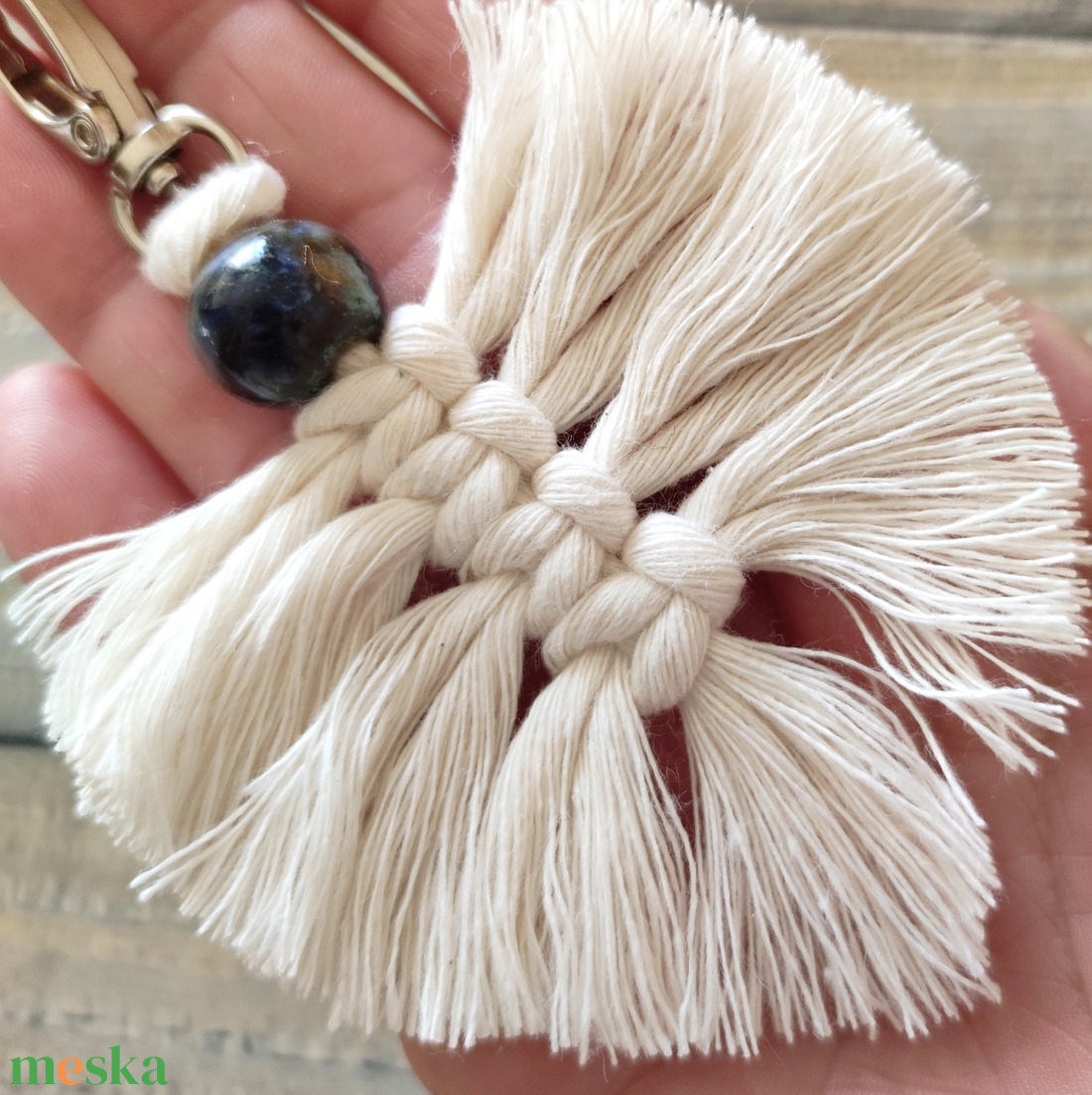 Csináld magad! Levél formájú makramé kulcstartó, saját készítésű boho táskadísz - diy (csináld magad) - egységcsomag - Meska.hu Csináld magad! Levél formájú makramé kulcstartó, saját készítésű boho táskadísz - diy (csináld magad) - egységcsomag - Meska.hu
