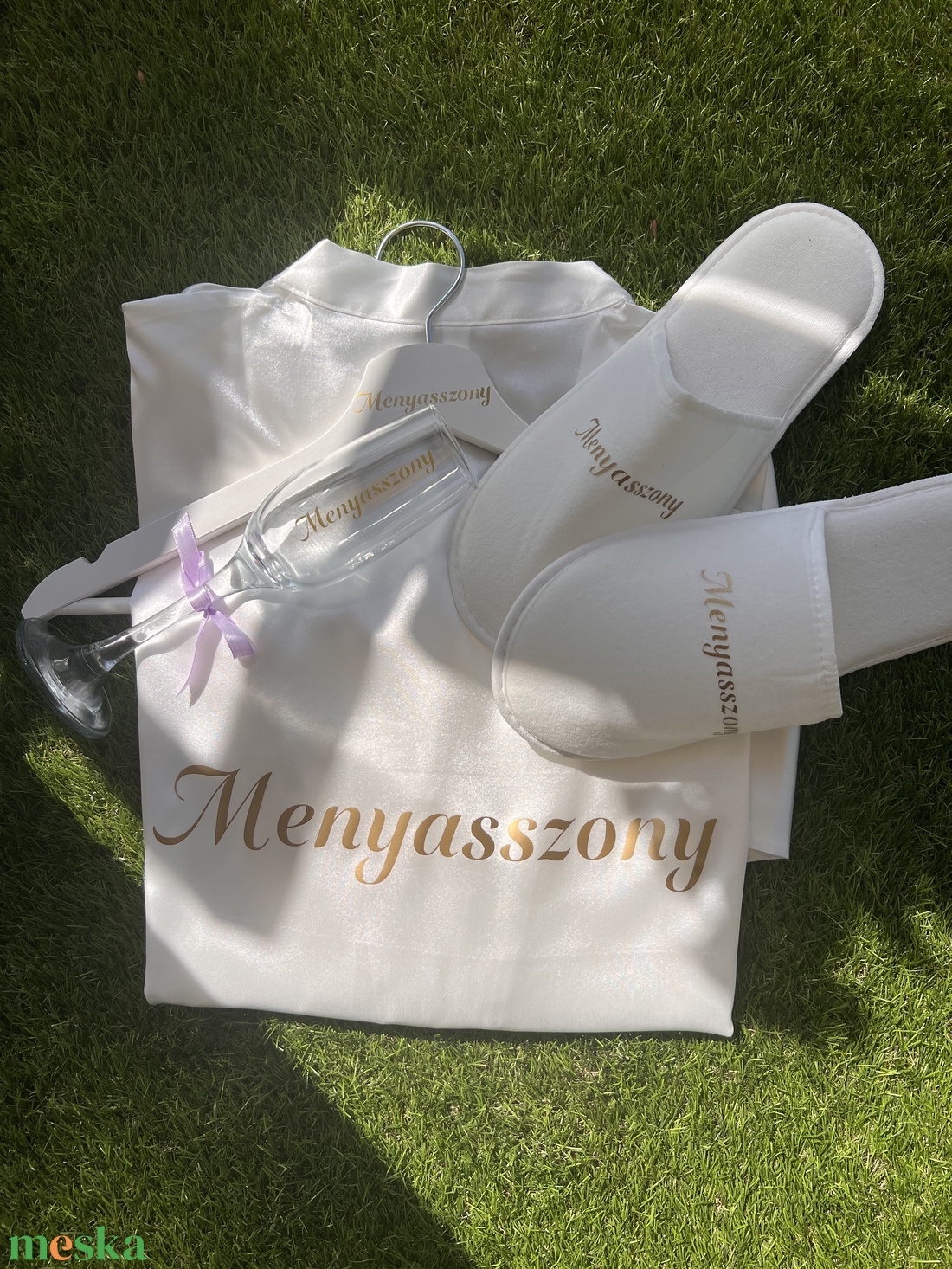 Menyasszonyi box- készülődő csomag - esküvő - kiegészítők - esküvői köntös - Meska.hu Menyasszonyi box- készülődő csomag - esküvő - kiegészítők - esküvői köntös - Meska.hu