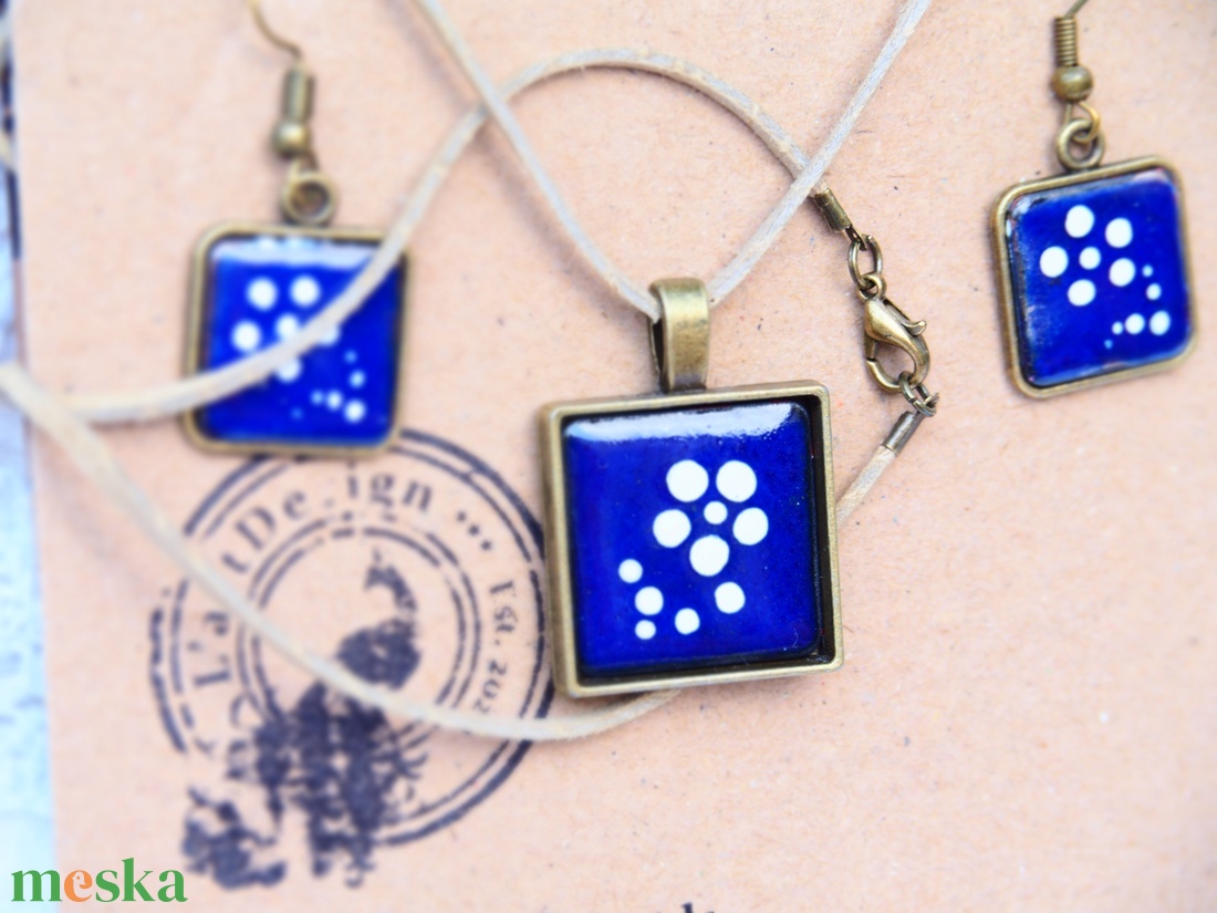 Kékfestő tűzzománc ékszerszett bőrszalaggal - ékszer - ékszerszett - Meska.hu Kékfestő tűzzománc ékszerszett bőrszalaggal - ékszer - ékszerszett - Meska.hu