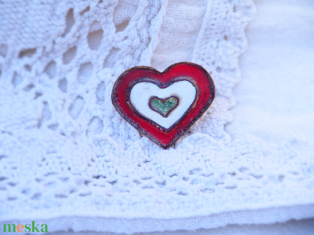 Trikolor kokárda szív bross kitűző - ékszer - kitűző és bross - Meska.hu Trikolor kokárda szív bross kitűző - ékszer - kitűző és bross - Meska.hu