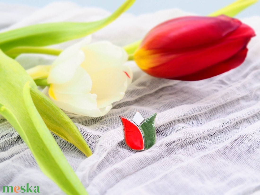 TŰZZOMÁNC Tulipán trikolor bross, kitűző, kokárda, magyar - ékszer - kitűző és bross - kitűző - Meska.hu TŰZZOMÁNC Tulipán trikolor bross, kitűző, kokárda, magyar - ékszer - kitűző és bross - kitűző - Meska.hu
