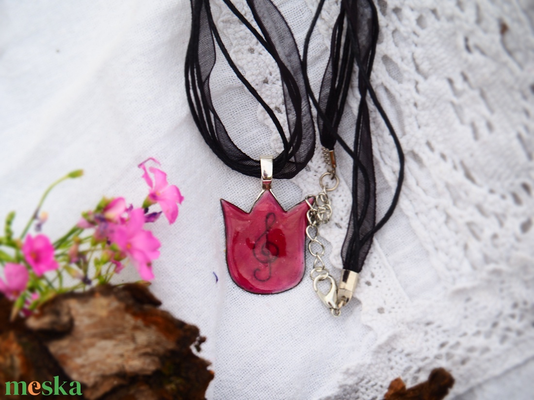 Rózsaszín tűzzománc tulipán medál - violin kulccsal - szatén láncon - ékszer - nyaklánc - medálos nyaklánc - Meska.hu Rózsaszín tűzzománc tulipán medál - violin kulccsal - szatén láncon - ékszer - nyaklánc - medálos nyaklánc - Meska.hu