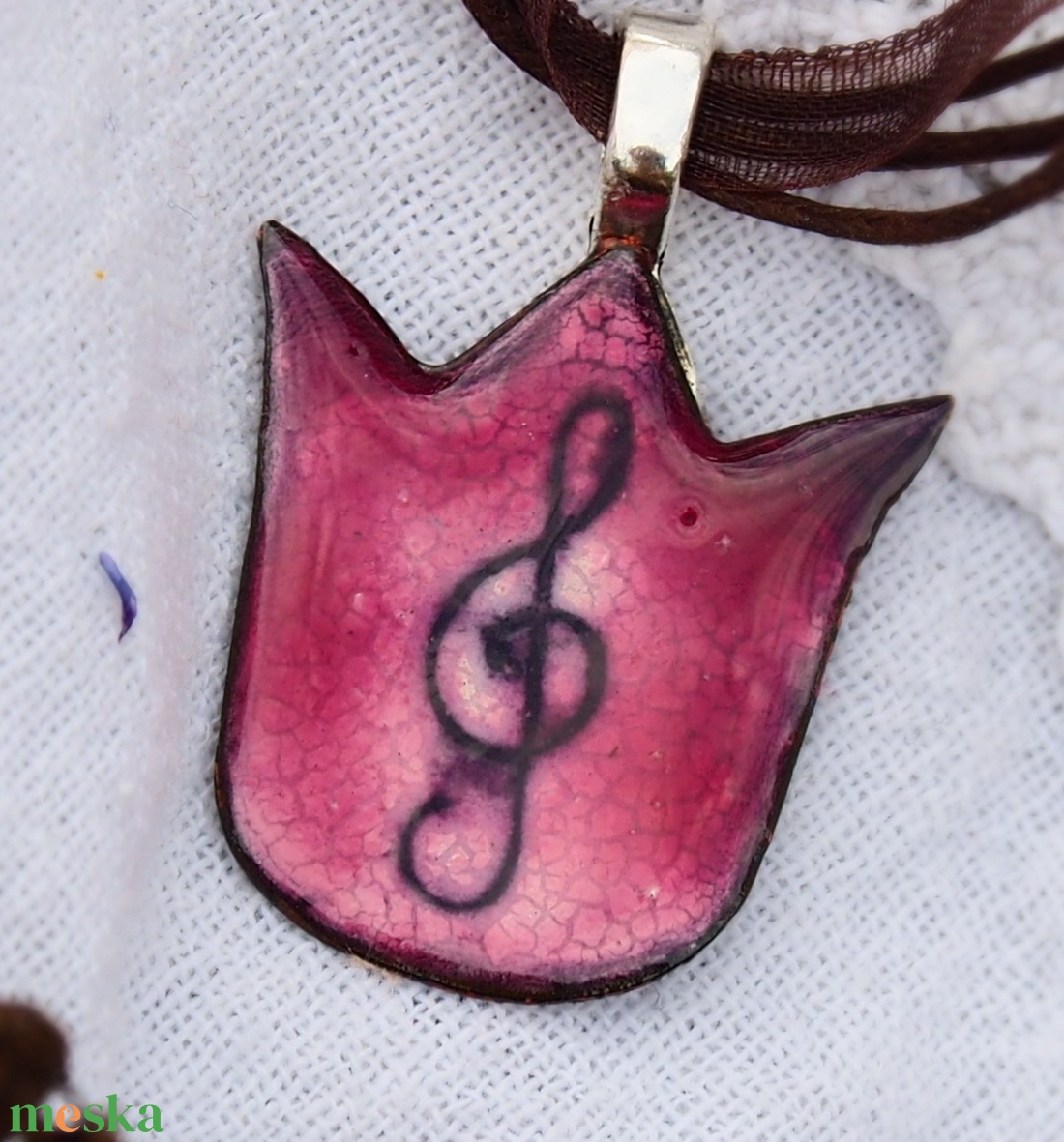 Rózsaszín tűzzománc tulipán medál - violin kulccsal - szatén láncon - ékszer - nyaklánc - medálos nyaklánc - Meska.hu Rózsaszín tűzzománc tulipán medál - violin kulccsal - szatén láncon - ékszer - nyaklánc - medálos nyaklánc - Meska.hu