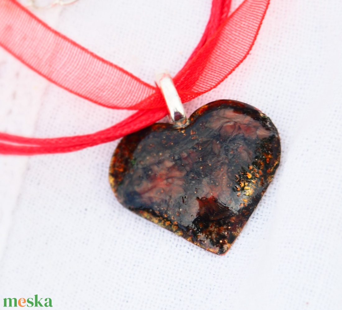 Tűzzománc szívecske medál - szatén láncon - ékszer - nyaklánc - medálos nyaklánc - Meska.hu