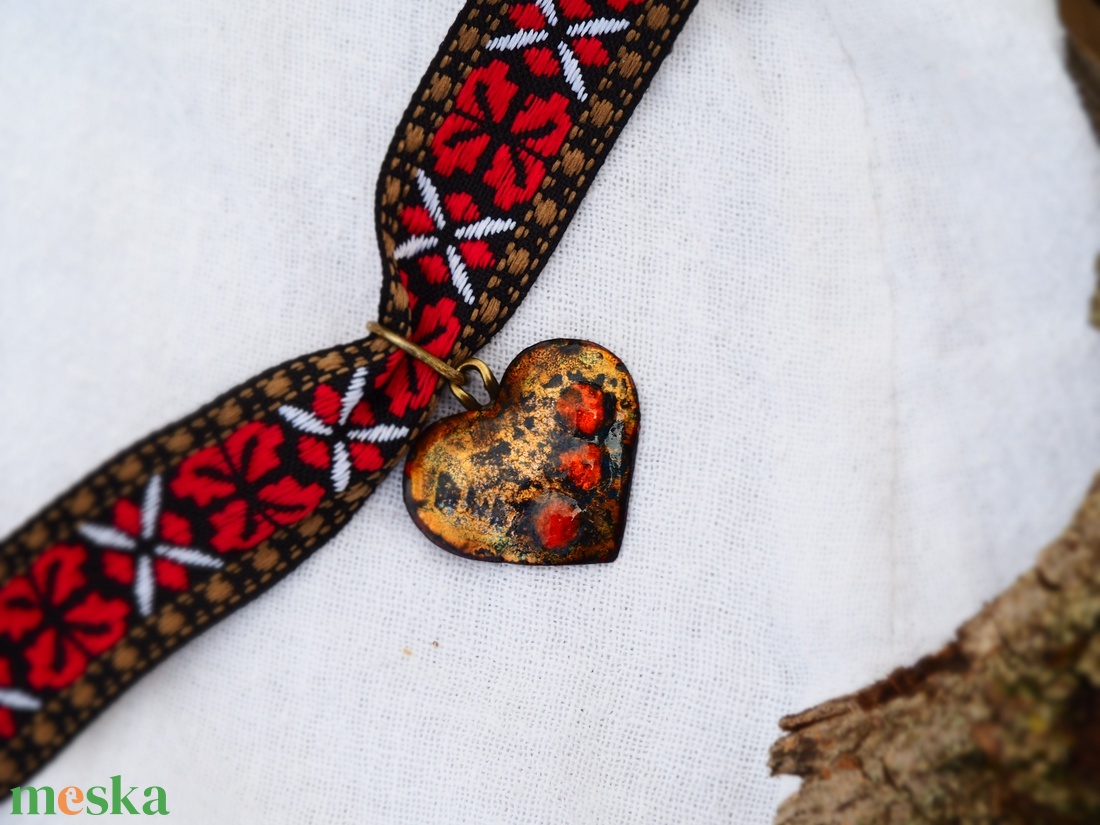 Tűzzománc szívecske medál - textil láncon - ékszer - nyaklánc - medálos nyaklánc - Meska.hu