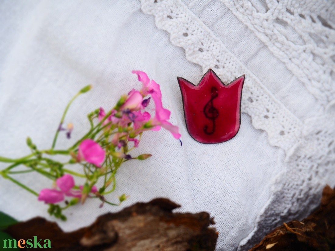 TŰZZOMÁNC Tulipán bross, violinkulcs - ékszer - kitűző és bross - Meska.hu TŰZZOMÁNC Tulipán bross, violinkulcs - ékszer - kitűző és bross - Meska.hu