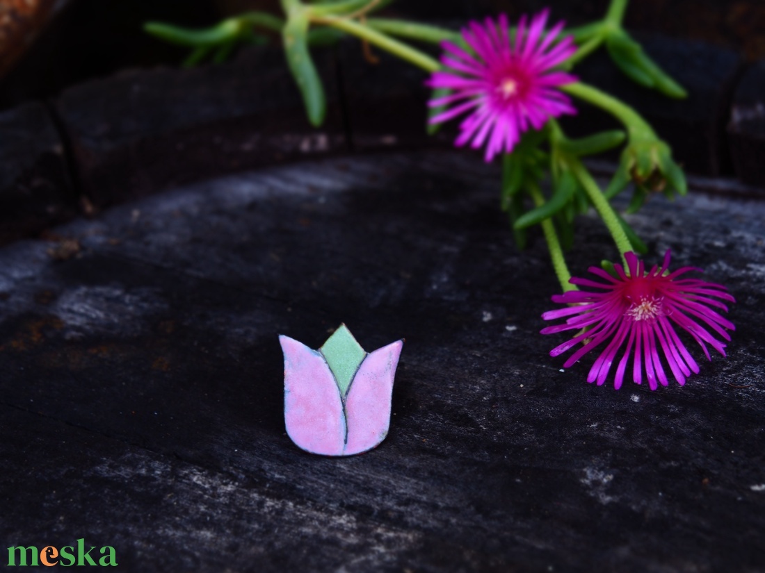 Tulipán bross, kitűző - tűzzománc  - ékszer - kitűző és bross - Meska.hu
