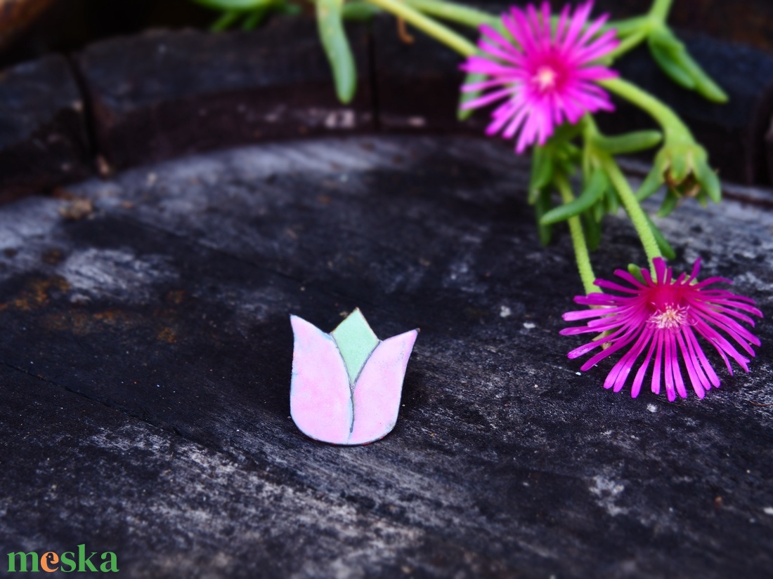 Tulipán bross, kitűző - tűzzománc  - ékszer - kitűző és bross - Meska.hu