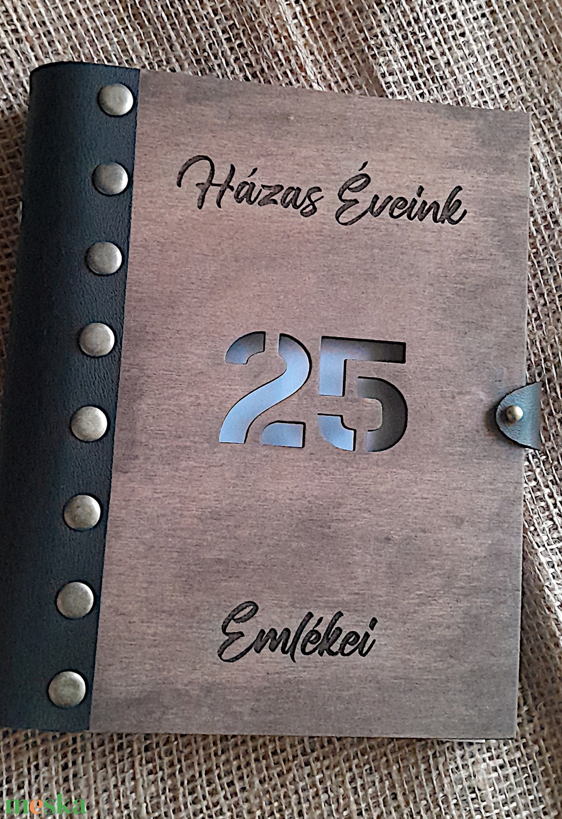 Emlékezetes pillanatok egyedi tárolója.Ünnepeljétek házasságotok évfordulóját egy különleges ajándékkal! - esküvő - emlék & ajándék - album & fotóalbum - Meska.hu Emlékezetes pillanatok egyedi tárolója.Ünnepeljétek házasságotok évfordulóját egy különleges ajándékkal! - esküvő - emlék & ajándék - album & fotóalbum - Meska.hu
