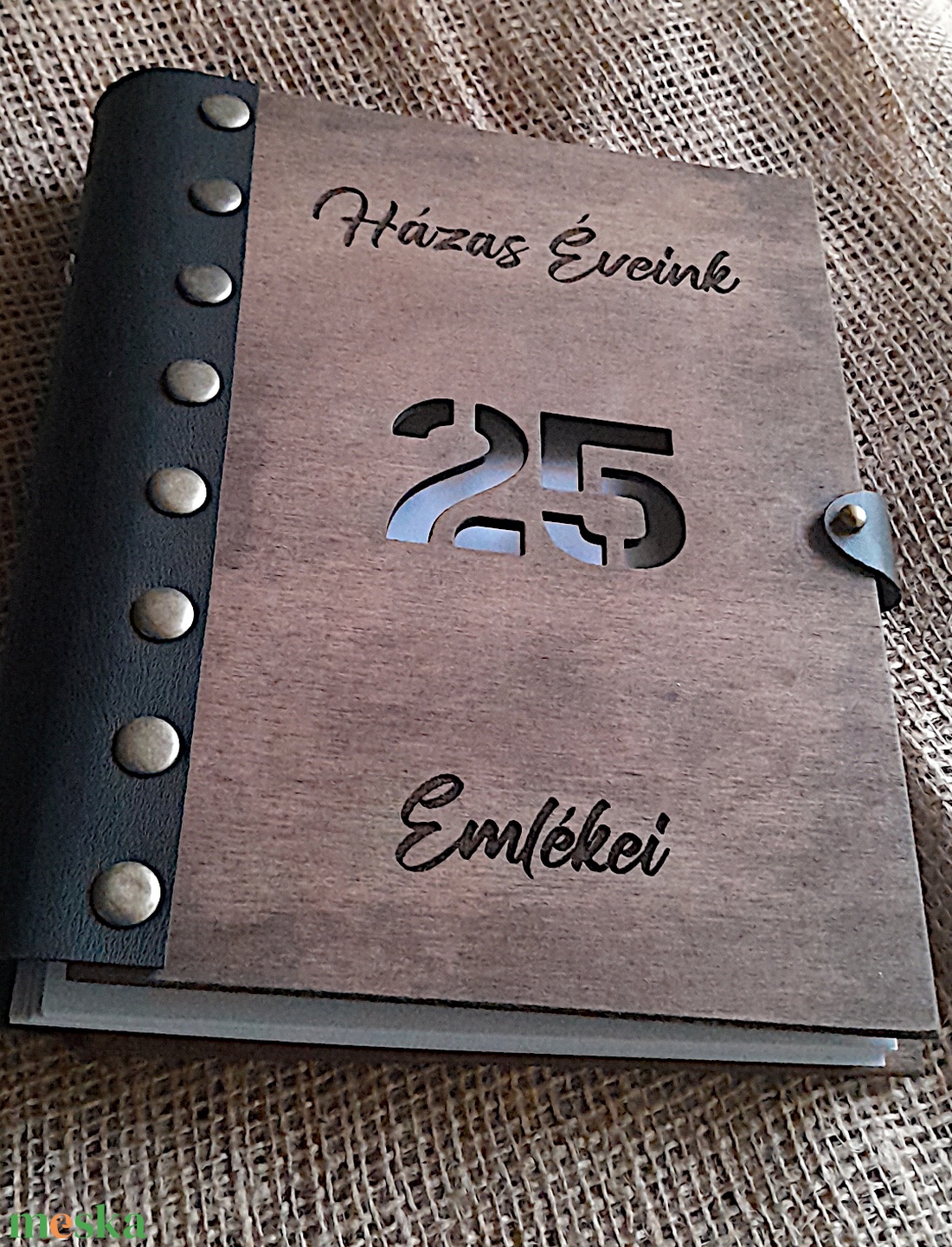 Emlékezetes pillanatok egyedi tárolója.Ünnepeljétek házasságotok évfordulóját egy különleges ajándékkal! - esküvő - emlék & ajándék - album & fotóalbum - Meska.hu Emlékezetes pillanatok egyedi tárolója.Ünnepeljétek házasságotok évfordulóját egy különleges ajándékkal! - esküvő - emlék & ajándék - album & fotóalbum - Meska.hu