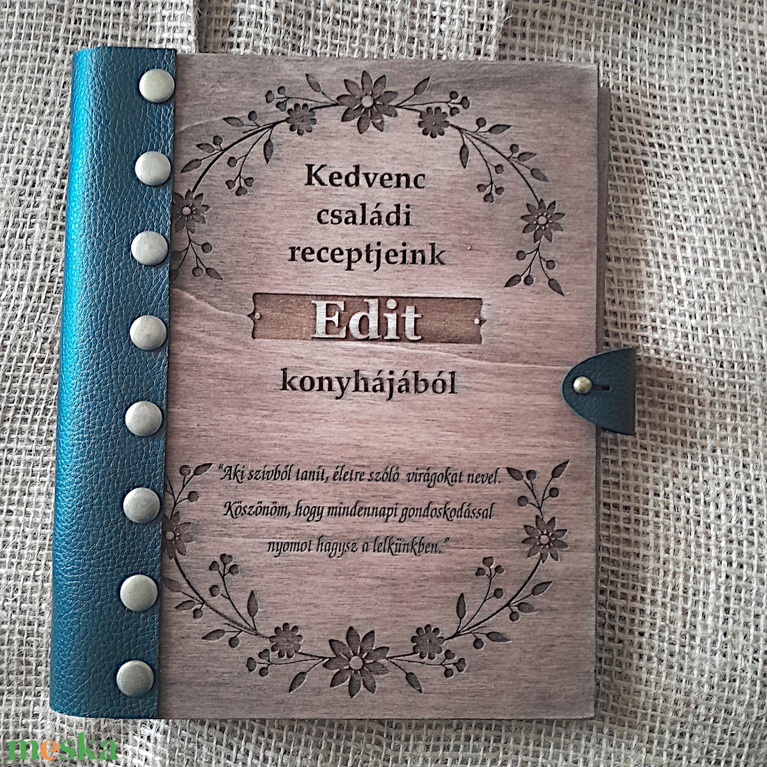 Virágmintás kézműves receptgyűjtő gravírozott fa borítóval és elegáns bőrkötéssel - otthon & életmód - konyhafelszerelés, tálalás - sütés, főzés - receptfüzet - Meska.hu