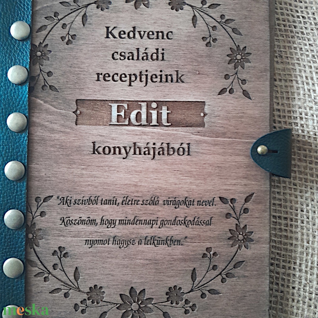 Virágmintás kézműves receptgyűjtő gravírozott fa borítóval és elegáns bőrkötéssel - otthon & életmód - konyhafelszerelés, tálalás - sütés, főzés - receptfüzet - Meska.hu