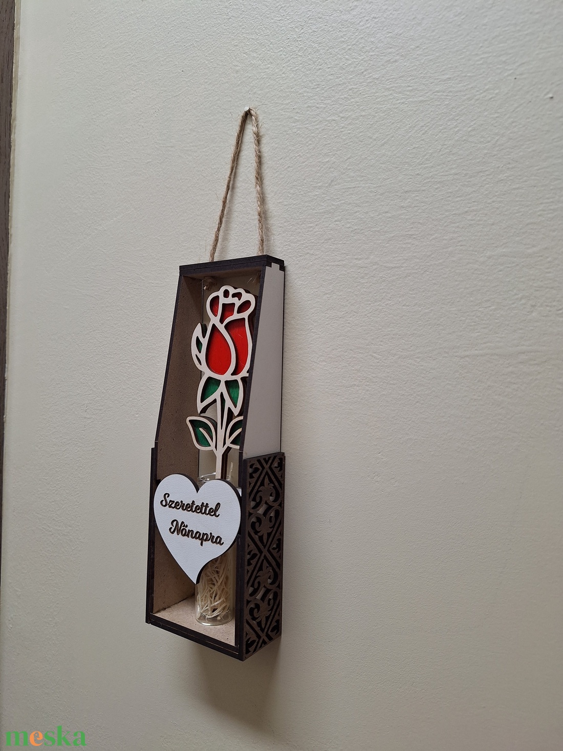 Nőnapi/anyák napi asztali vagy falidísz rózsával - otthon & életmód - dekoráció - asztal és polc dekoráció - asztaldísz - Meska.hu