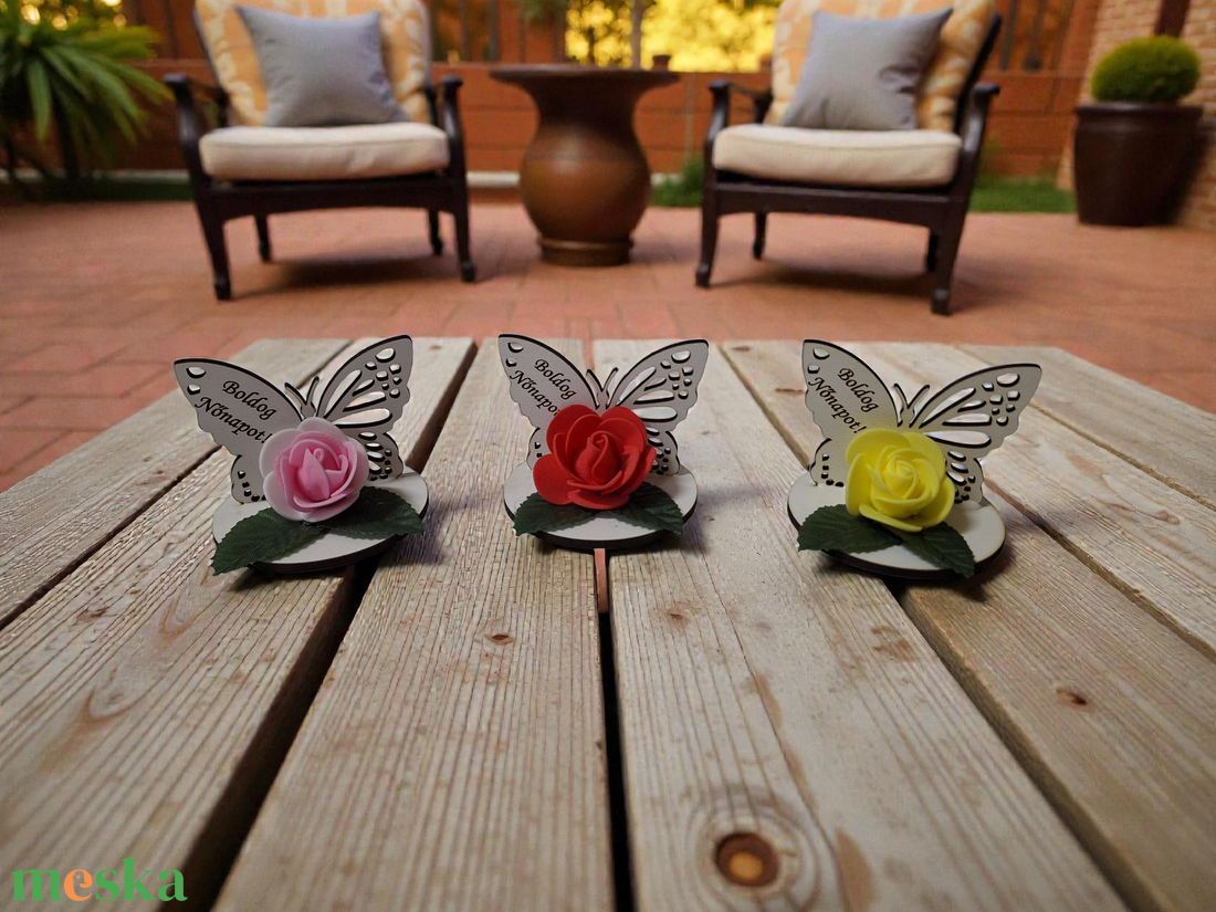 Pillangós nőnapi asztaldísz - otthon & életmód - dekoráció - virágdekoráció - virágdíszek - asztali virágdísz - Meska.hu